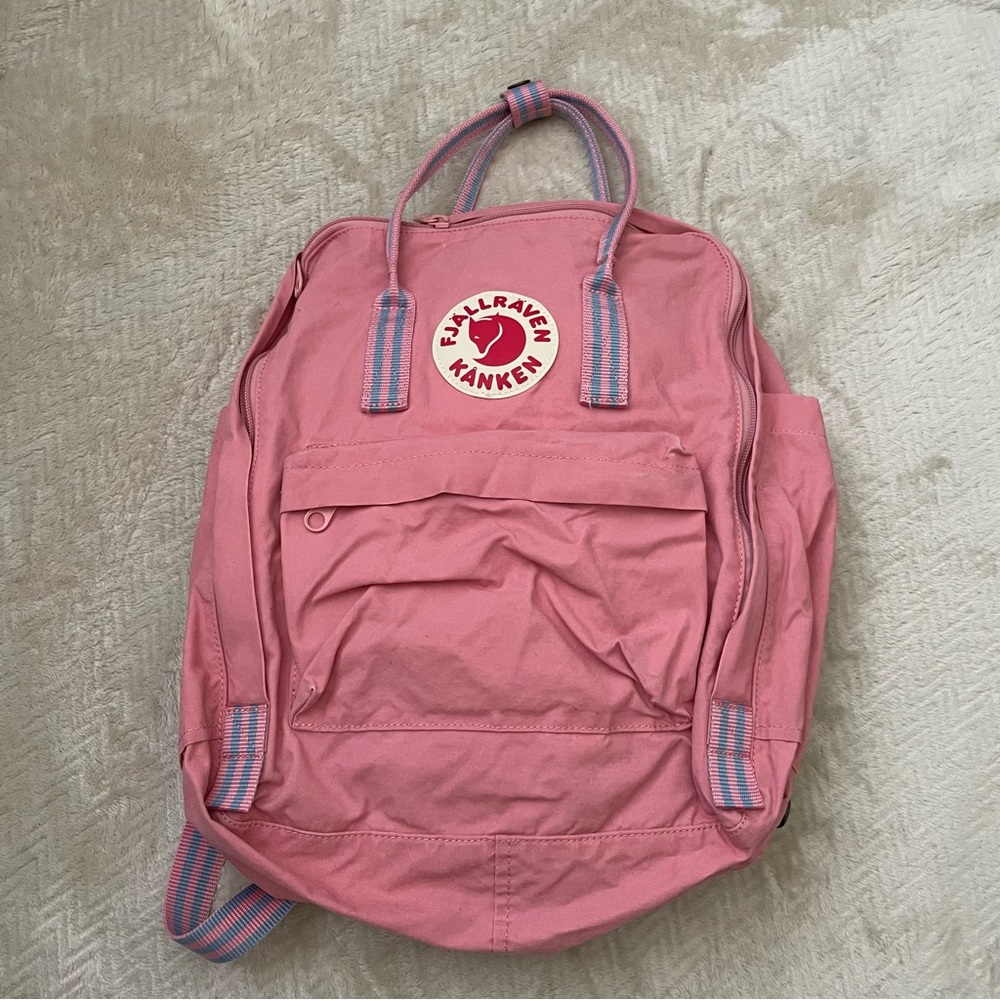 Fjallraven Kanken bag